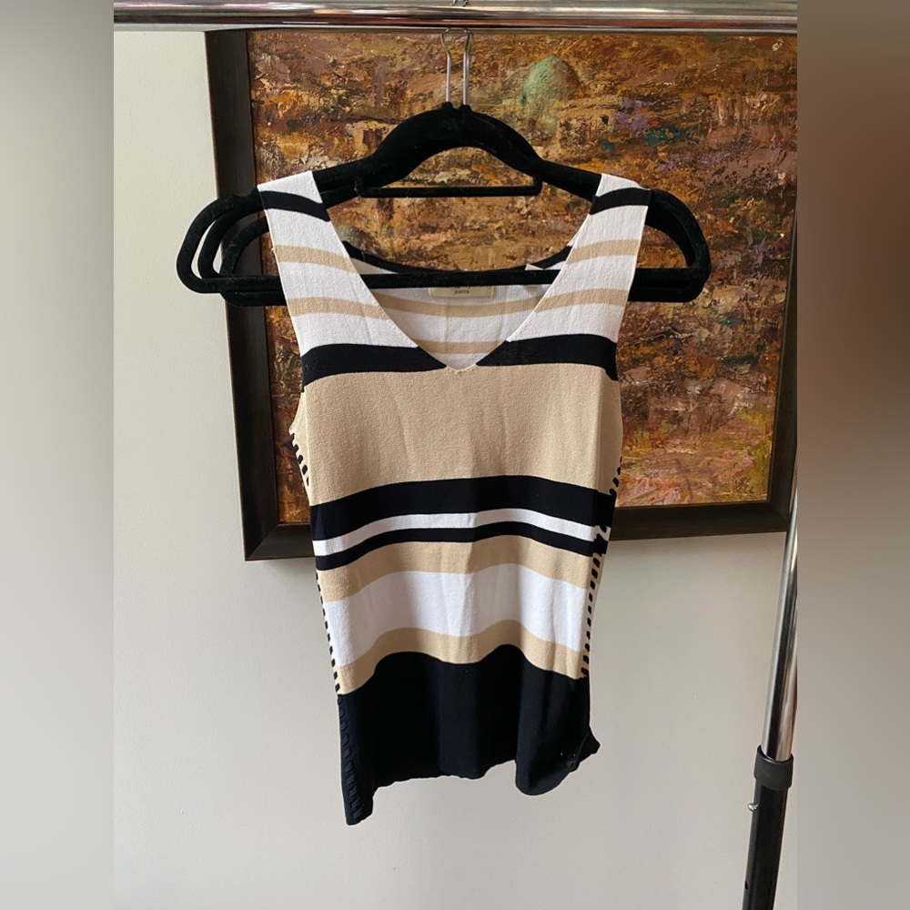 Vintage tank with beautiful detailing, US S/M Petite